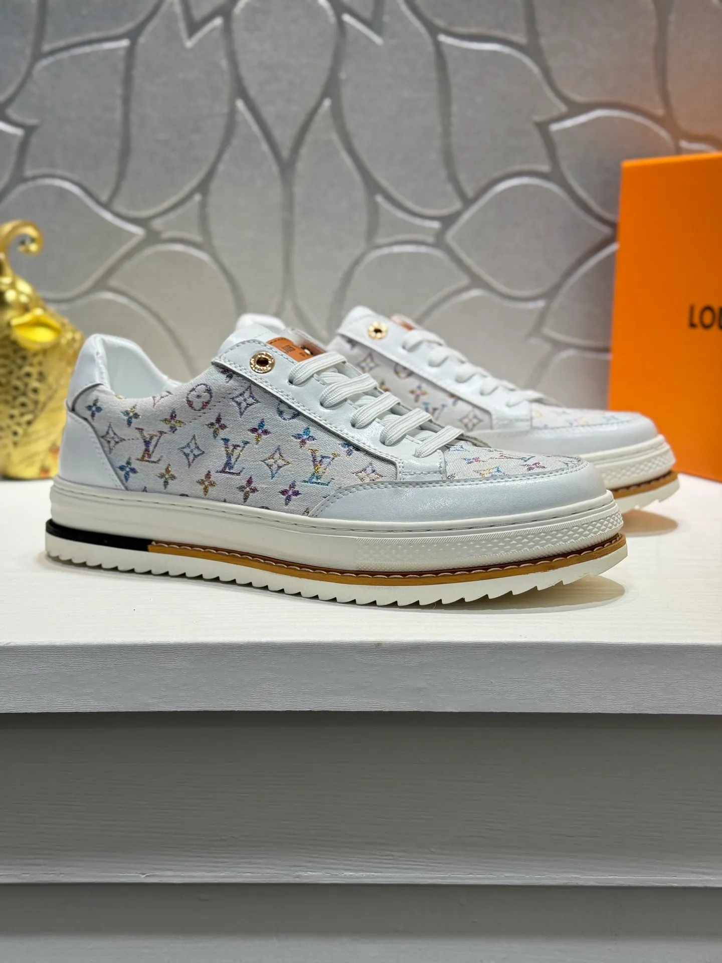 Men's shoes 💰400 [New style] 🌂🌂Top original order - Louis Vuitton®️ Trendy and fashionable yet low-key men's casual shoes, LV special fabric pattern on the upper, comfortable and breathable, sheepskin lining, original rubber outsole, 3 colors available ~ a must-have for sportsmen. Size: 38-44 (45 customized